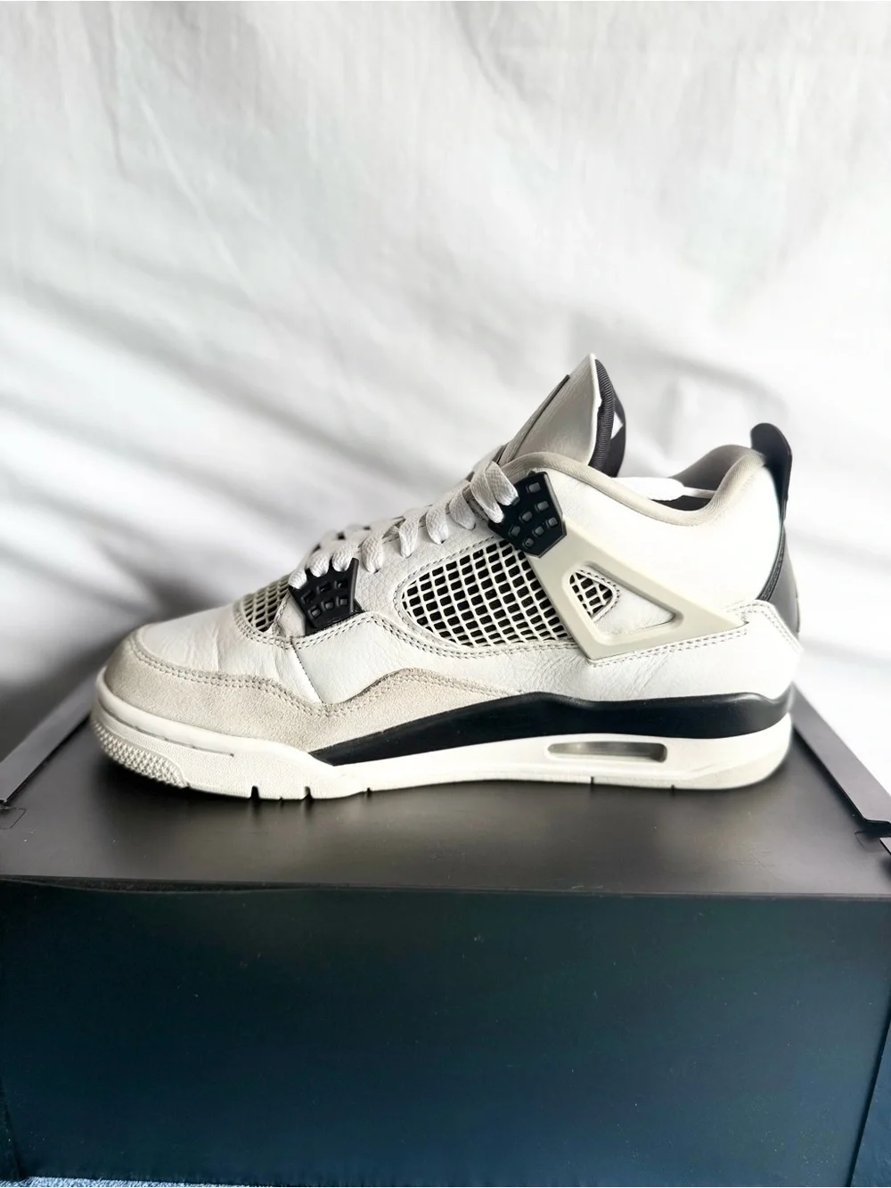 AUTHENTIC Jordan 4 Retro Military Black size 8.5 DH6927-111 2022 PRE-OWNED